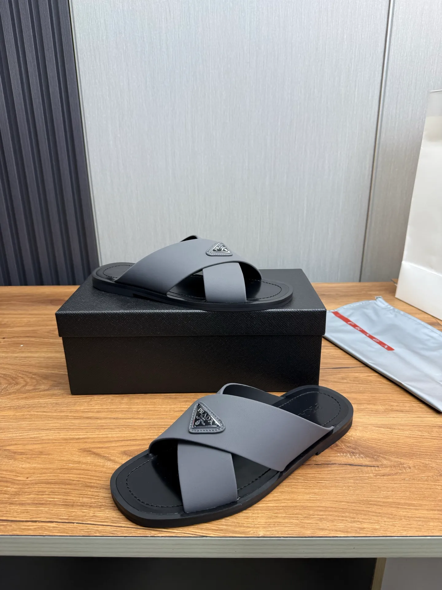 Factory price 340💰 ＰＲＡＤＡPrada - popular men's slippers hot sale 🔥 🩴Official website one to one production 38-45 sizes 45 46 🉑️Customized!